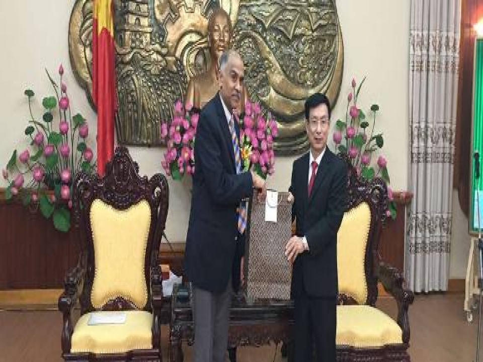 Ambassador meets Chairman of Nam Dinh People's Committee